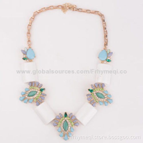 Fashionable metal necklace with crystal stone